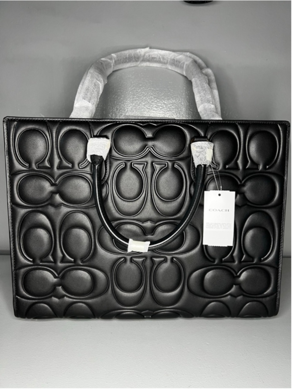 Maggie Tote Bag
In Signature Leather Gold/Black - Picture 4 of 8